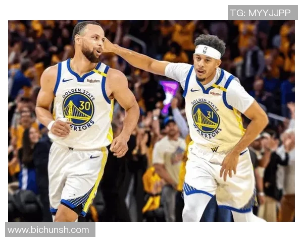 库里与湖人赛前运球对决展现篮球技巧与激情的巅峰时刻